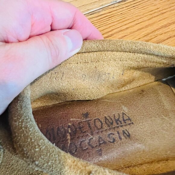 Minnetonka Thunderbird Suede Moccasins Womens 9 Chestnut Tan Boat Hard Sole - Picture 8 of 11